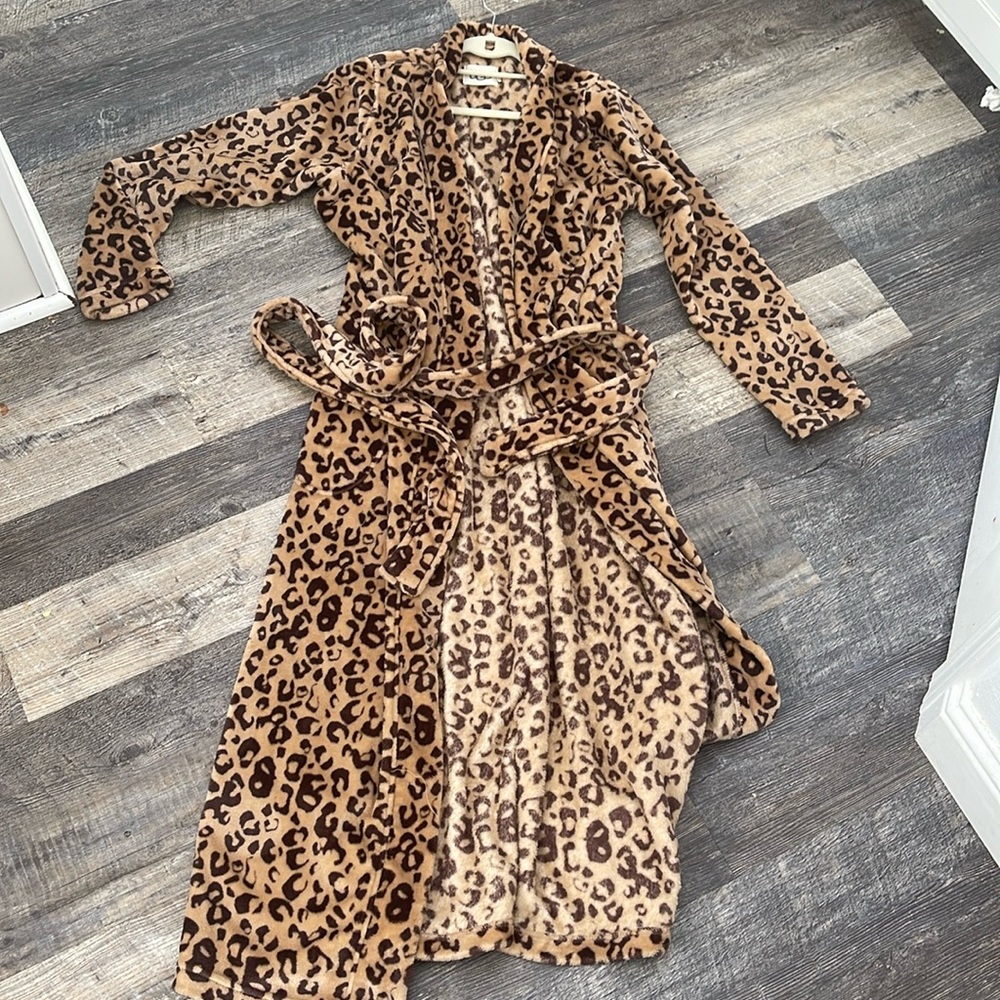 The best UGG leopard robe. So soft. Perfect for festival. Unisex